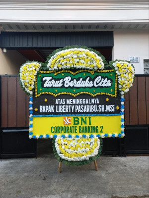 Papan Bunga Duka di Karang Suraga
