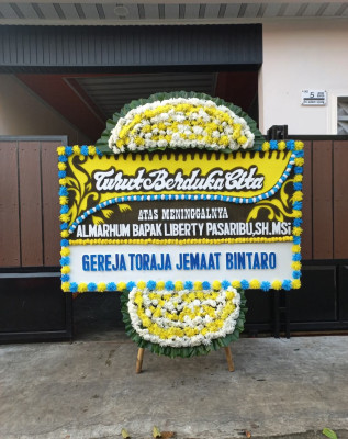 Papan Bunga Duka di Karang Suraga