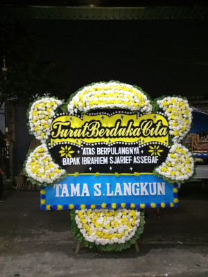 Papan Bunga Duka di Karang Suraga